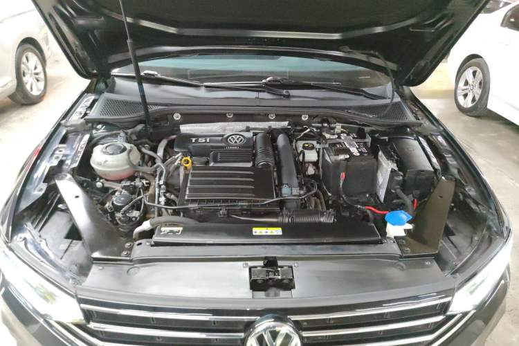 Used Volkswagen Magotan 2020 280TSI DSG Comfort Edition Engine Bay