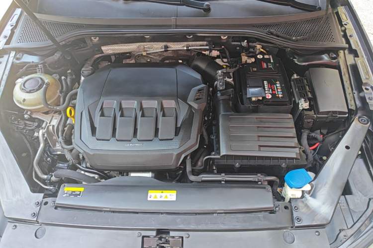 Used Volkswagen Magotan 2020 330TSI DSG Leading Model Engine Bay
