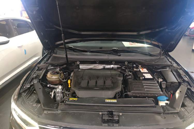 Used Volkswagen Magotan 2020 330TSI DSG Luxury Edition Engine Bay