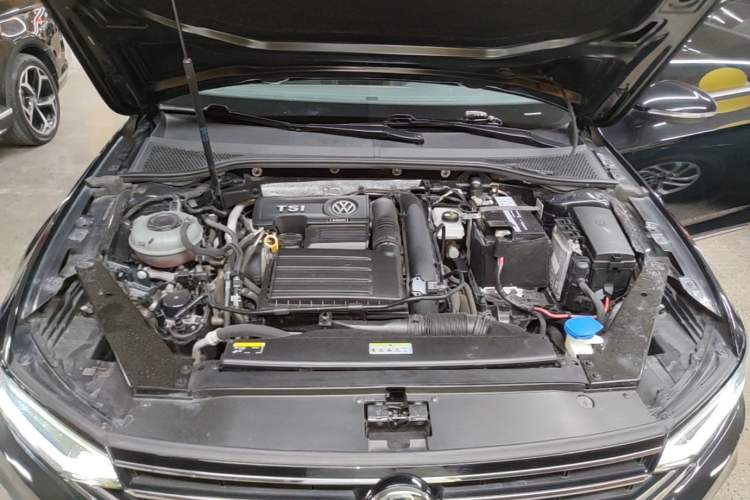 Used Volkswagen Magotan 2020 280TSI DSG Comfort Edition Engine Bay