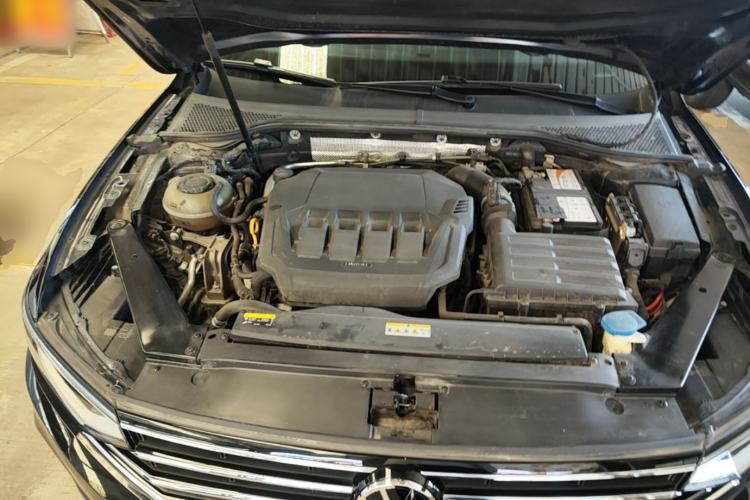 Used Volkswagen Magotan 2020 330TSI DSG Leading Model Engine Bay