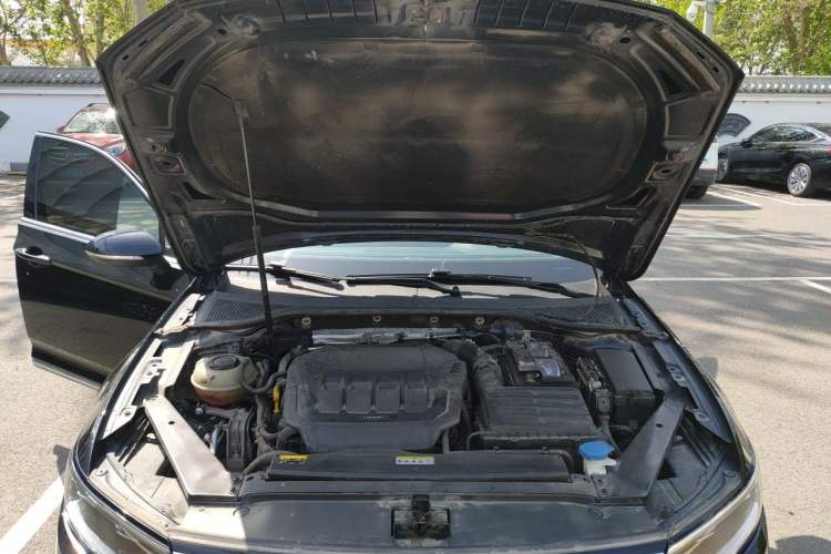 Used Volkswagen Magotan 2020 330TSI DSG Leading Model Engine Bay
