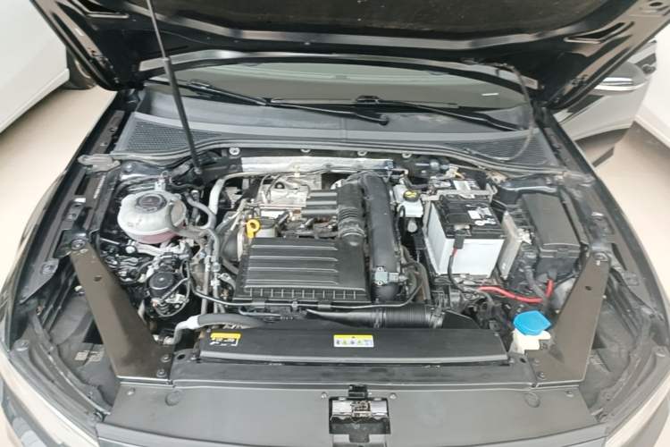 Used Volkswagen Magotan 2020 280TSI DSG Comfort Edition Engine Bay