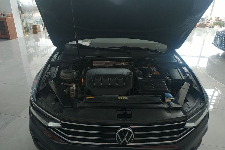 Used Volkswagen Magotan 2020 330TSI DSG Leading Model Engine Bay