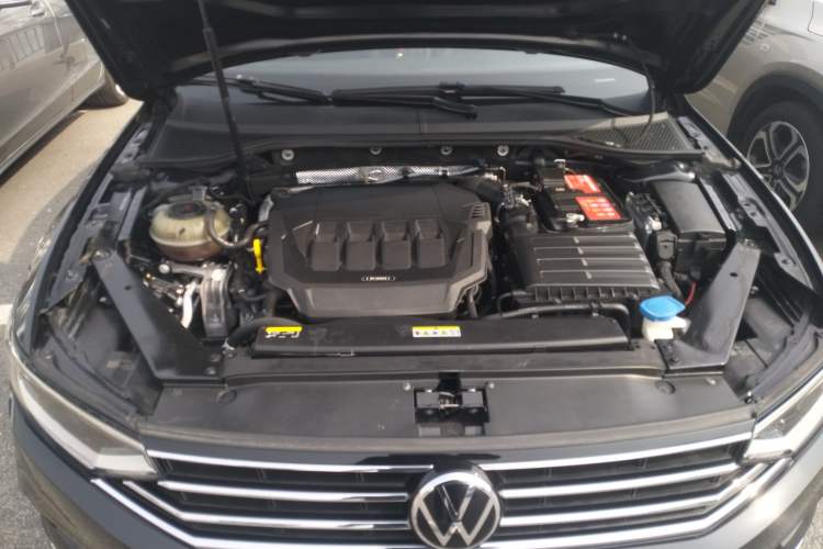 Used Volkswagen Magotan 2020 330TSI DSG Leading Model Engine Bay