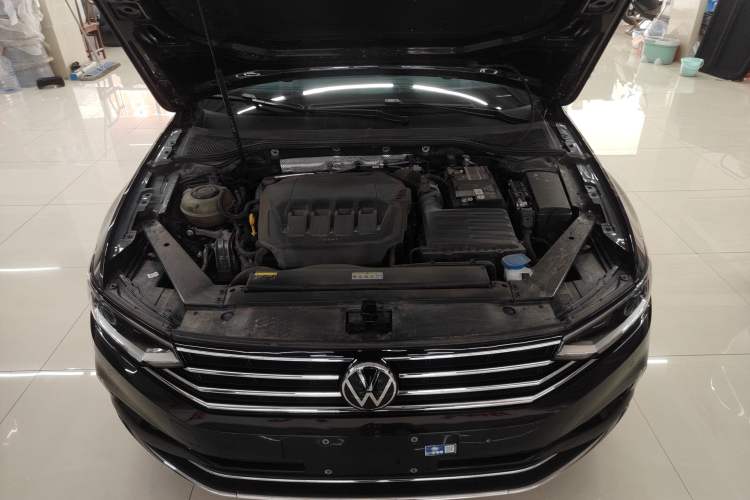 Used Volkswagen Magotan 2020 330TSI DSG Leading Model Engine Bay