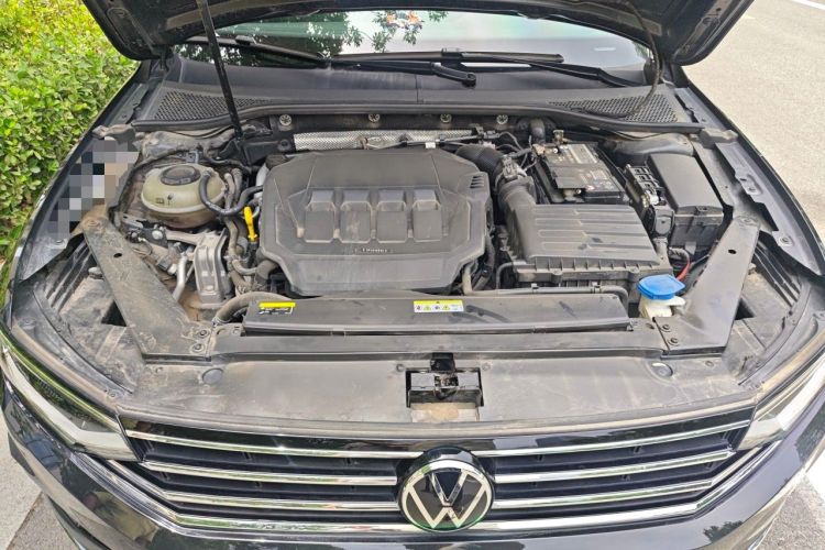 Used Volkswagen Magotan 2020 330TSI DSG Leading Model Engine Bay