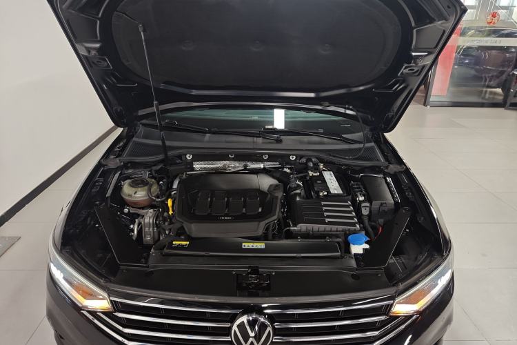 Used Volkswagen Magotan 2020 330TSI DSG Leading Model Engine Bay