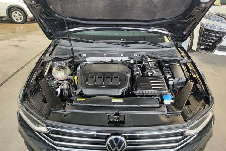 Used Volkswagen Magotan 2020 330TSI DSG Leading Model Engine Bay