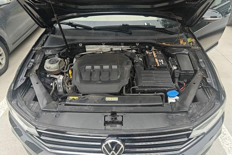 Used Volkswagen Magotan 2020 330TSI DSG Leading Model Engine Bay