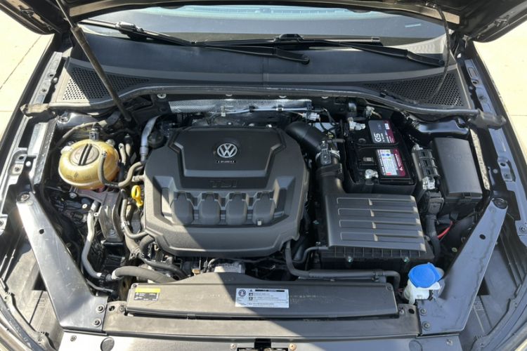 Used Volkswagen Magotan 2020 330TSI DSG Leading Model Engine Bay