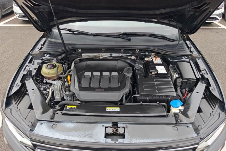Used Volkswagen Magotan 2020 330TSI DSG Leading Model Engine Bay