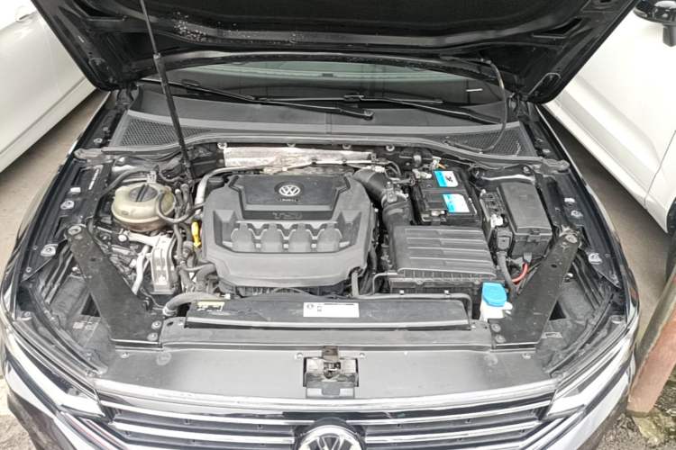 Used Volkswagen Magotan 2020 330TSI DSG Leading Model Engine Bay