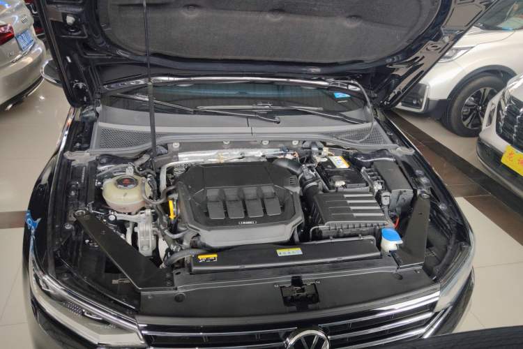 Used Volkswagen Magotan 2020 330TSI DSG Leading Model Engine Bay