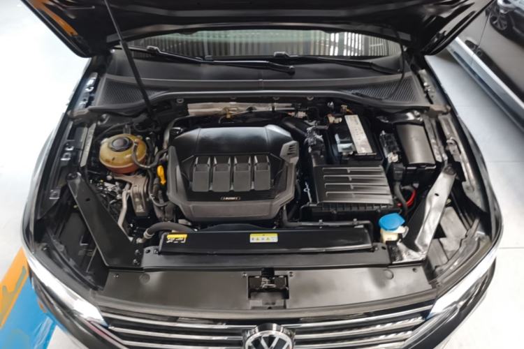 Used Volkswagen Magotan 2020 330TSI DSG Leading Model Engine Bay