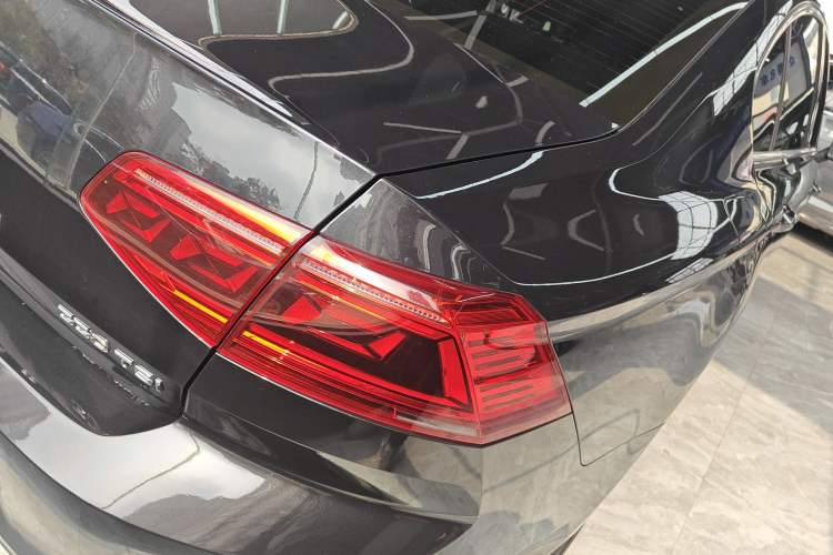 Used Volkswagen Magotan 2020 330TSI DSG Leading Model Exterior 3