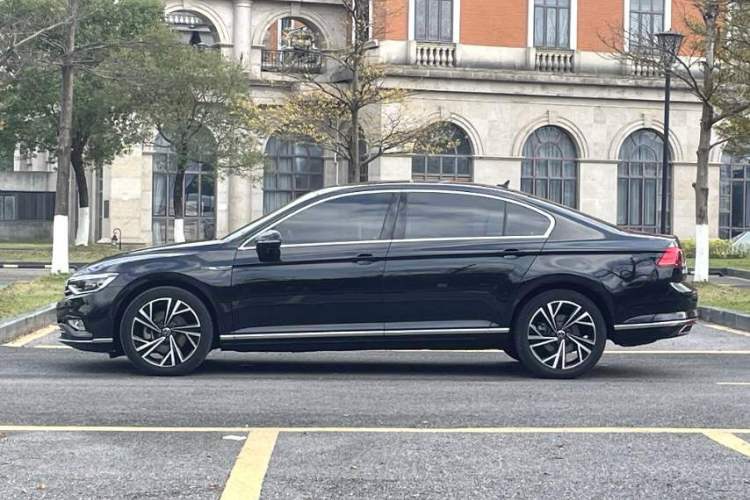 Used Volkswagen Magotan 2020 330TSI DSG Luxury Edition Exterior 3