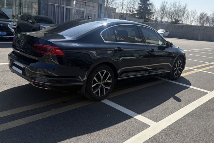Used Volkswagen Magotan 2020 330TSI DSG Leading Model Exterior 3