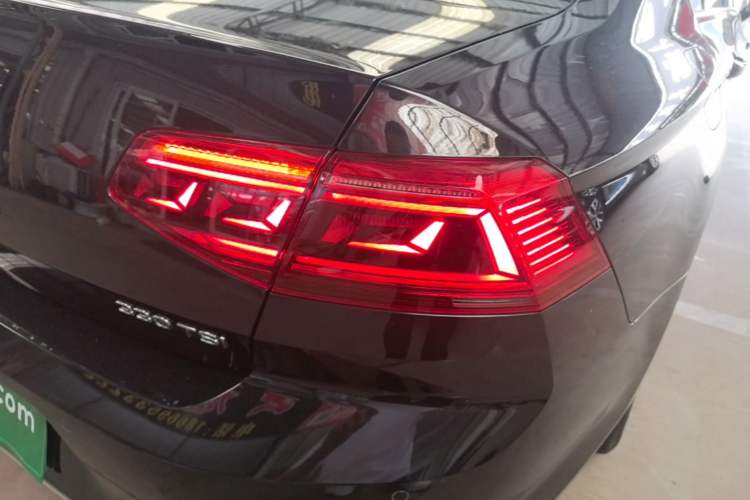 Used Volkswagen Magotan 2020 330TSI DSG Leading Model Exterior 3