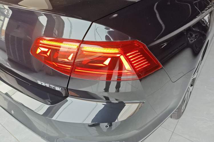 Used Volkswagen Magotan 2020 330TSI DSG Leading Model Exterior 3