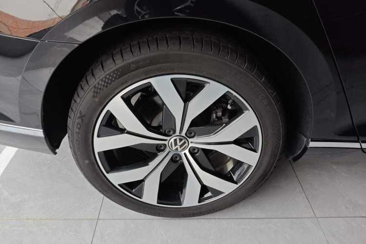 Used Volkswagen Magotan 2020 330TSI DSG Leading Model Exterior 5