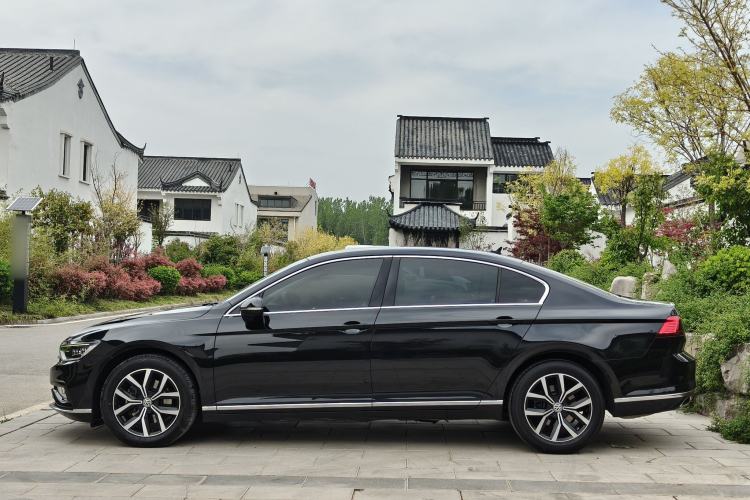 Used Volkswagen Magotan 2020 330TSI DSG Leading Model Exterior 6