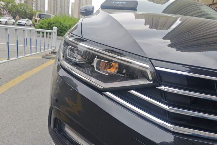 Used Volkswagen Magotan 2020 330TSI DSG Leading Model Exterior 6