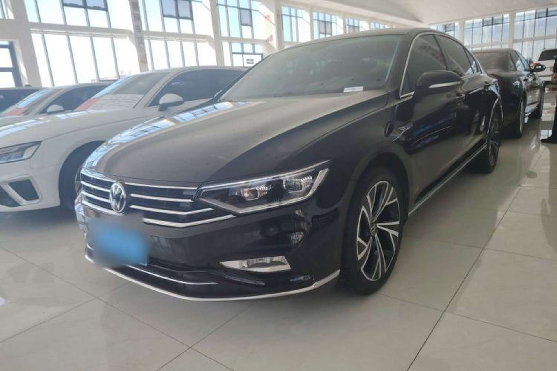 Used Volkswagen Magotan 2020 330TSI DSG Luxury Edition Front Left 45 Deg