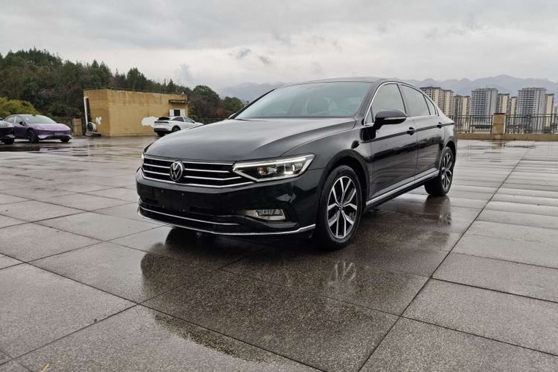 Used Volkswagen Magotan 2020 330TSI DSG Leading Model Front Left 45 Deg