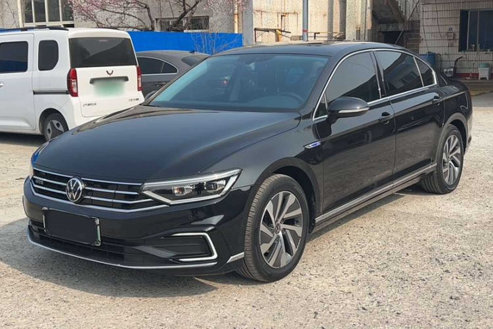 Used Volkswagen Magotan 2020 330TSI DSG Leading Model Front Left 45 Deg