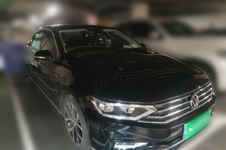 Used Volkswagen Magotan 2020 330TSI DSG Leading Model Front Right 45 Deg