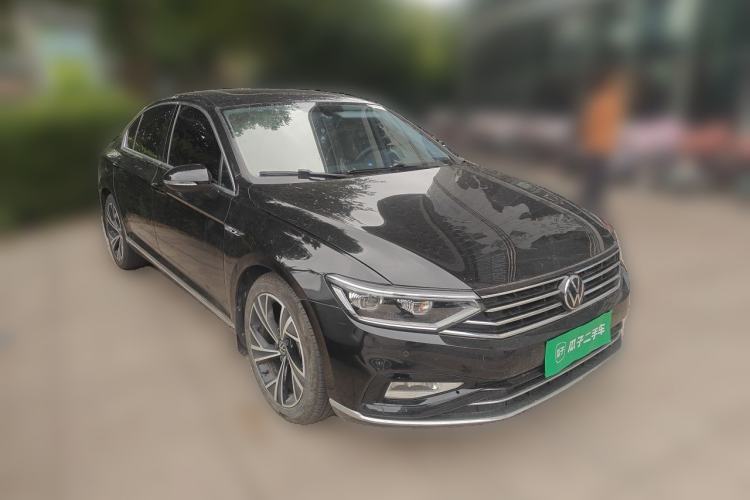 Used Volkswagen Magotan 2020 330TSI DSG Luxury Edition Front Right 45 Deg