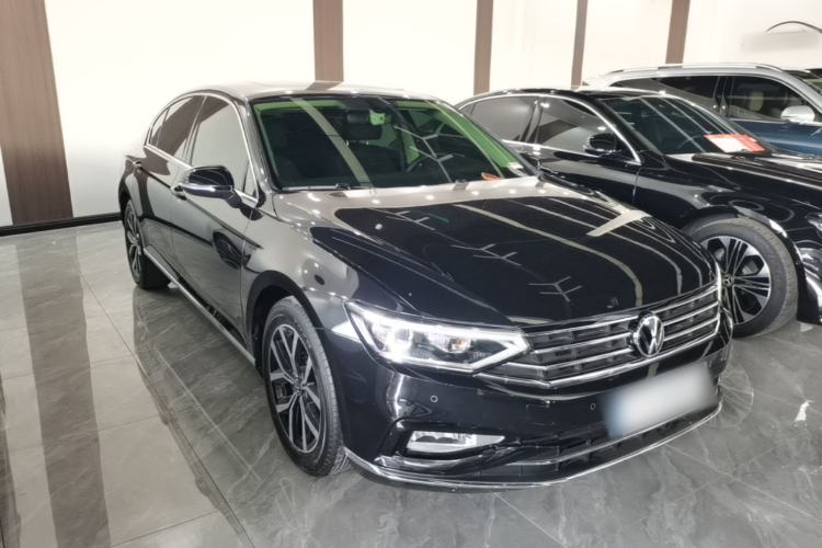 Used Volkswagen Magotan 2020 330TSI DSG Leading Model Front Right 45 Deg
