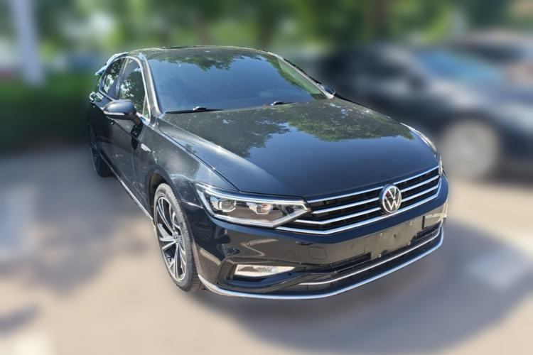 Used Volkswagen Magotan 2020 330TSI DSG Luxury Edition Front Right 45 Deg