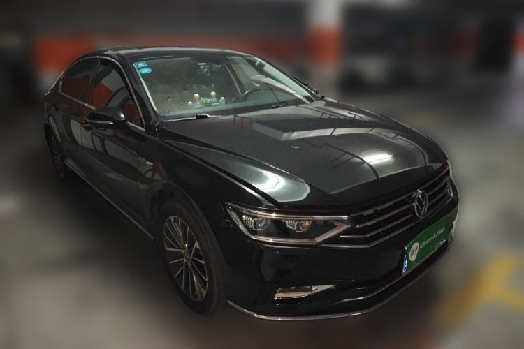 Used Volkswagen Magotan 2020 330TSI DSG Luxury Edition Front Right 45 Deg
