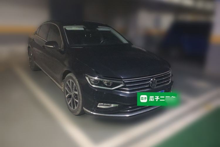 Used Volkswagen Magotan 2020 330TSI DSG Leading Model Front Right 45 Deg