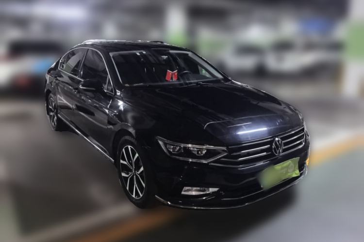 Used Volkswagen Magotan 2020 330TSI DSG Leading Model Front Right 45 Deg