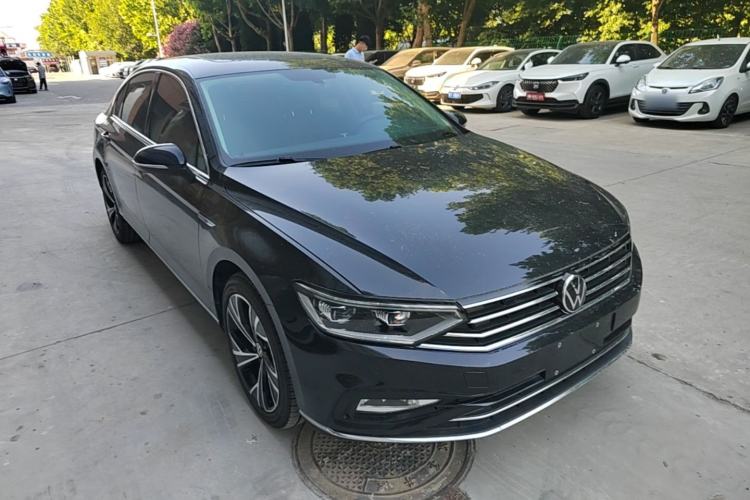 Used Volkswagen Magotan 2020 330TSI DSG Luxury Edition Front Right 45 Deg