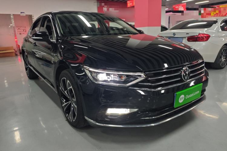 Used Volkswagen Magotan 2020 330TSI DSG Luxury Edition Front Right 45 Deg