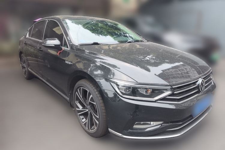 Used Volkswagen Magotan 2020 330TSI DSG Luxury Edition Front Right 45 Deg