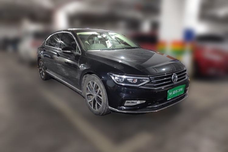 Used Volkswagen Magotan 2020 330TSI DSG Leading Model Front Right 45 Deg