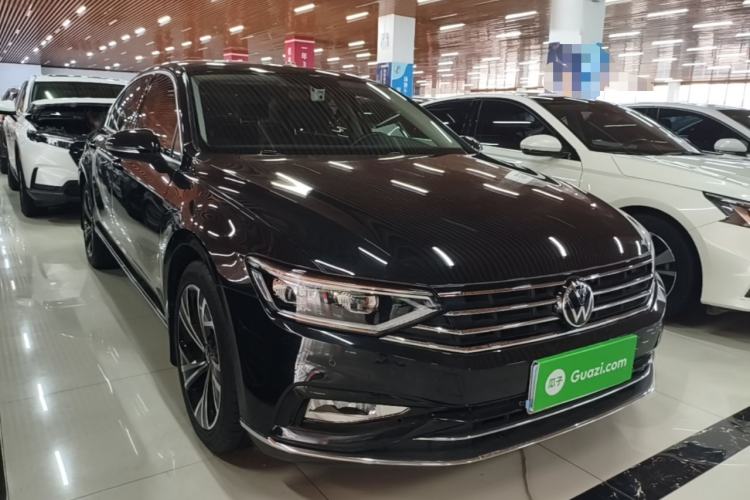 Used Volkswagen Magotan 2020 330TSI DSG Luxury Edition Front Right 45 Deg