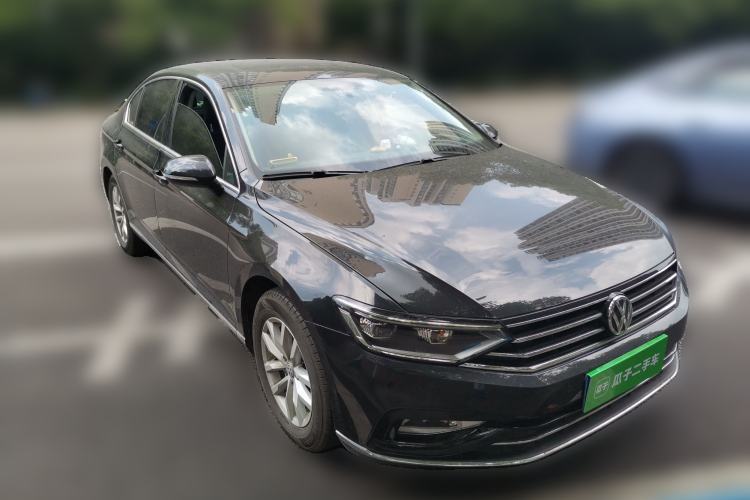Used Volkswagen Magotan 2020 280TSI DSG Comfort Edition Front Right 45 Deg