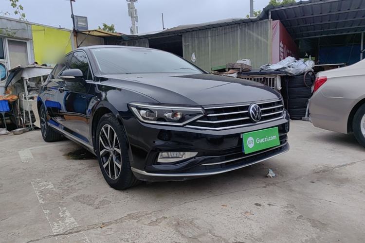 Used Volkswagen Magotan 2020 280TSI DSG Comfort Edition Front Right 45 Deg