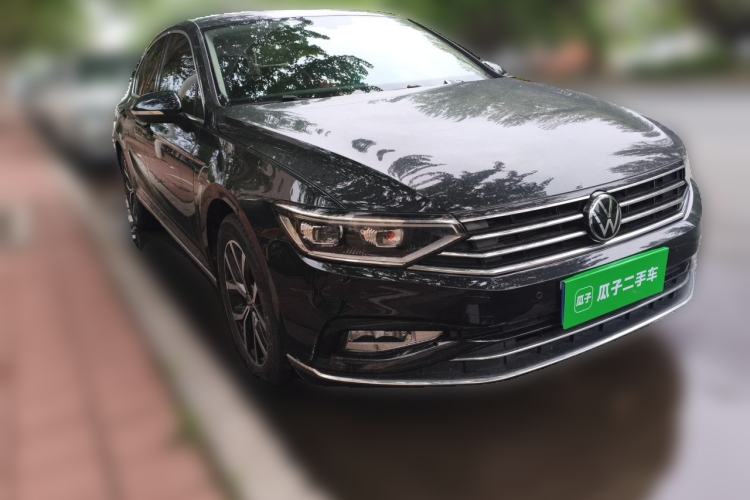 Used Volkswagen Magotan 2020 330TSI DSG Leading Model Front Right 45 Deg