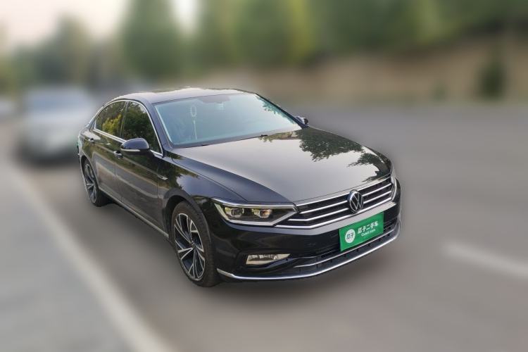 Used Volkswagen Magotan 2020 330TSI DSG Luxury Edition Front Right 45 Deg