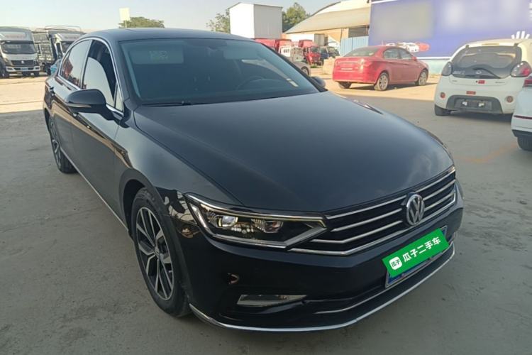 Used Volkswagen Magotan 2020 330TSI DSG Leading Model Front Right 45 Deg