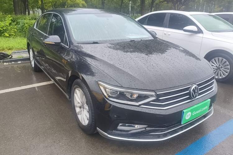 Used Volkswagen Magotan 2020 280TSI DSG Comfort Edition Front Right 45 Deg