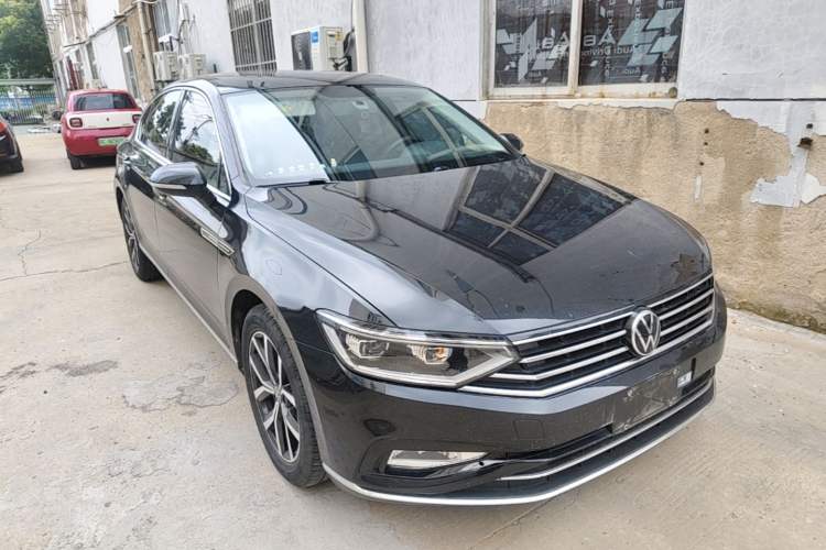 Used Volkswagen Magotan 2020 280TSI DSG Comfort Edition Front Right 45 Deg