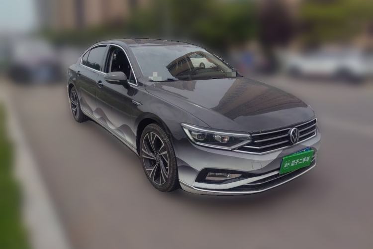 Used Volkswagen Magotan 2020 330TSI DSG Luxury Edition Front Right 45 Deg